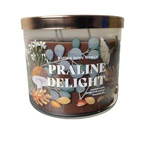 Bath & Body Works 3 Wick Candle-BRAND New Praline Delight scent.